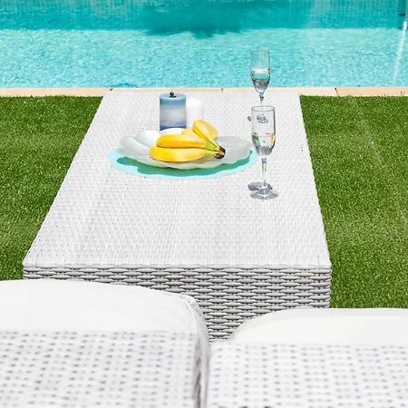 Villa 3 Bedroom With Swimming Pool *